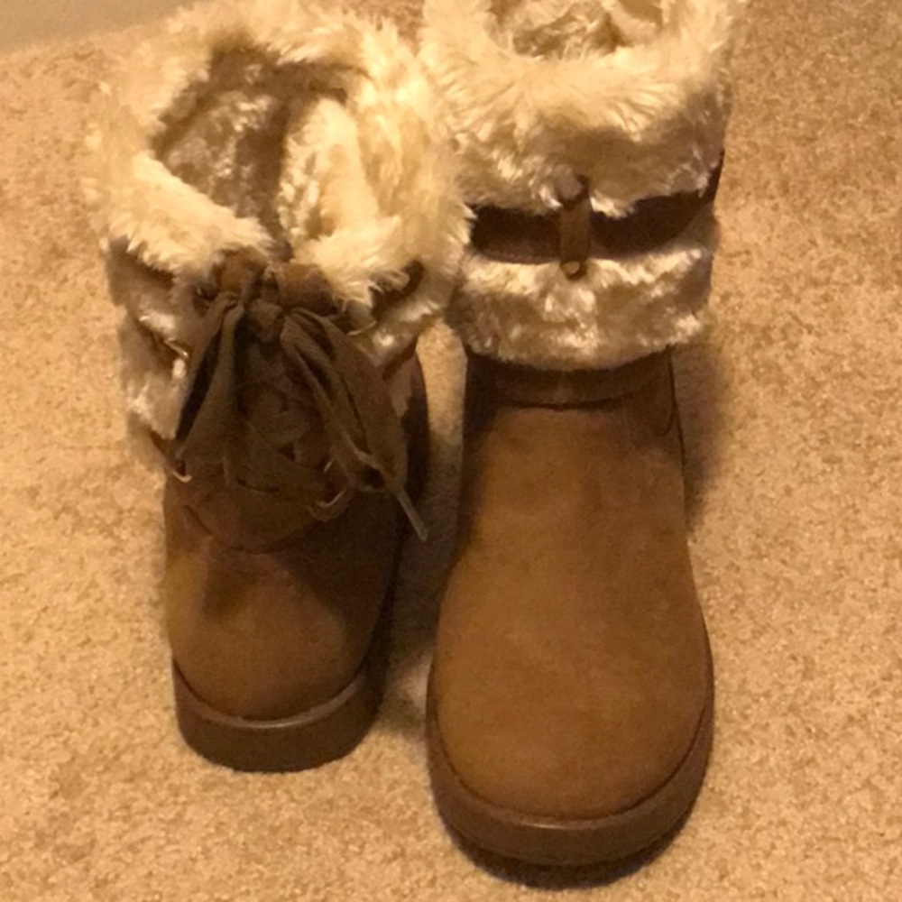 NWOT Guess “G” Tie Boots